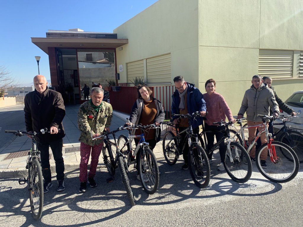 Inconveniencia cumpleaños Composición Diez bicicletas para la Casa Hogar y Centro de Día de Baza - Fundacion  Alberto Contador