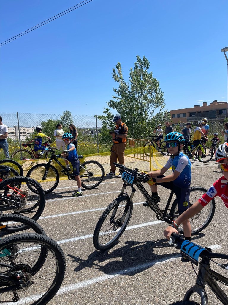 Escuela-Contador-Bicicleta-alumnos